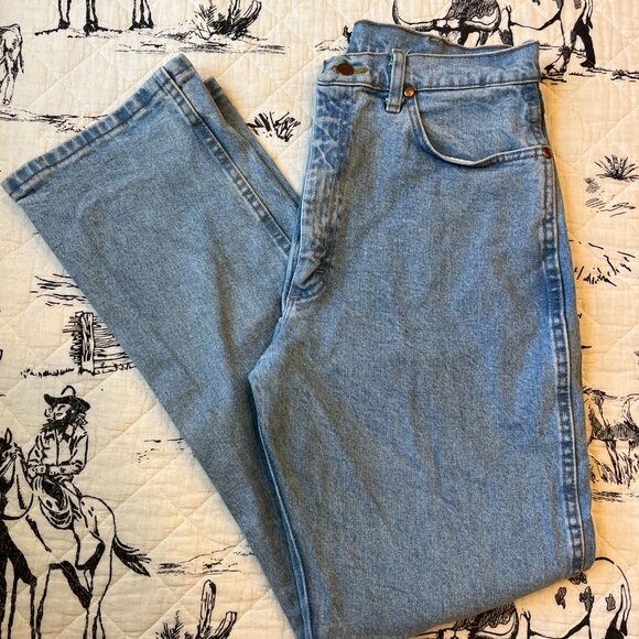 Wrangler - Ladies Cowboy Cut (Antique Wash) | Size 15x32 - Picture 2 of 3